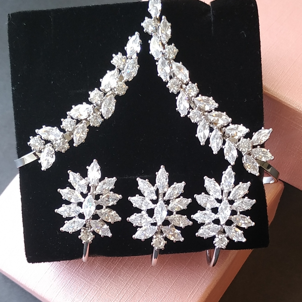 Palm bracelet